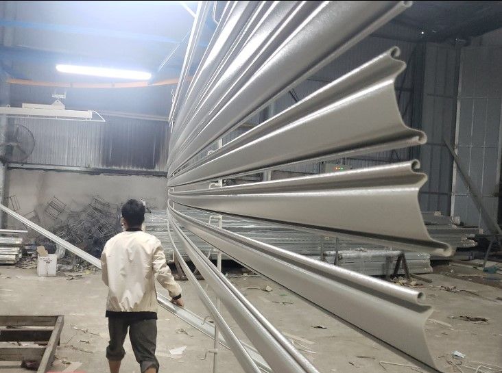 nan thép cửa cuốn