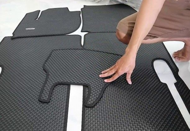 Thảm trải sàn ô tô 5 tham cao su trai san o to