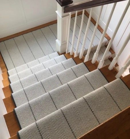 tham trai bac cau thang