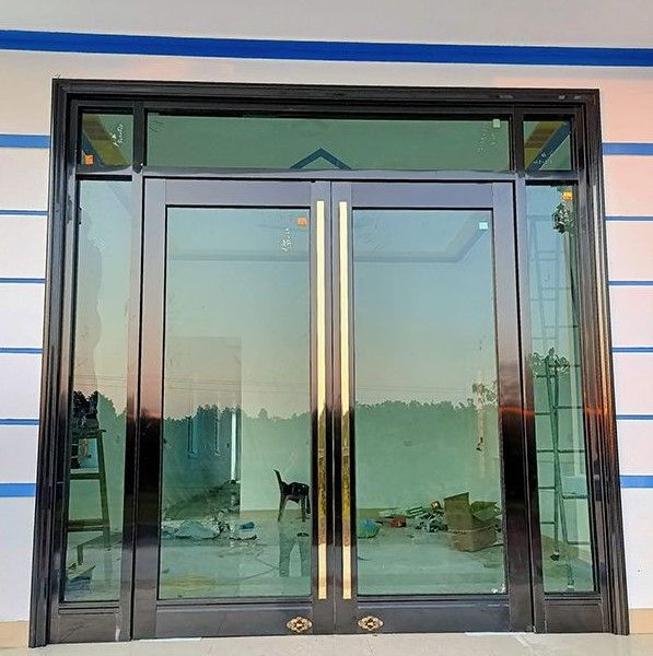 Cửa kính cường lực có bao nhiêu loại? Tìm hiểu ngay 2 cua kinh cuong luc co bao nhieu loai