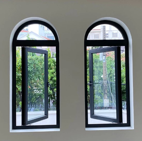 Cửa kính cường lực có bao nhiêu loại? Tìm hiểu ngay 3 kinh cua so mo quay