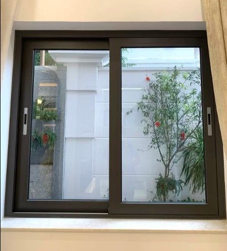 Cửa kính cường lực có bao nhiêu loại? Tìm hiểu ngay 4 kinh cua so mo truot