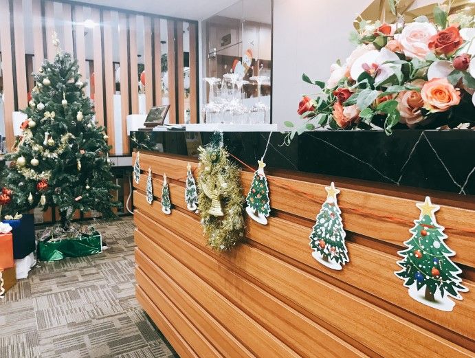 trang tri van phong mua noel